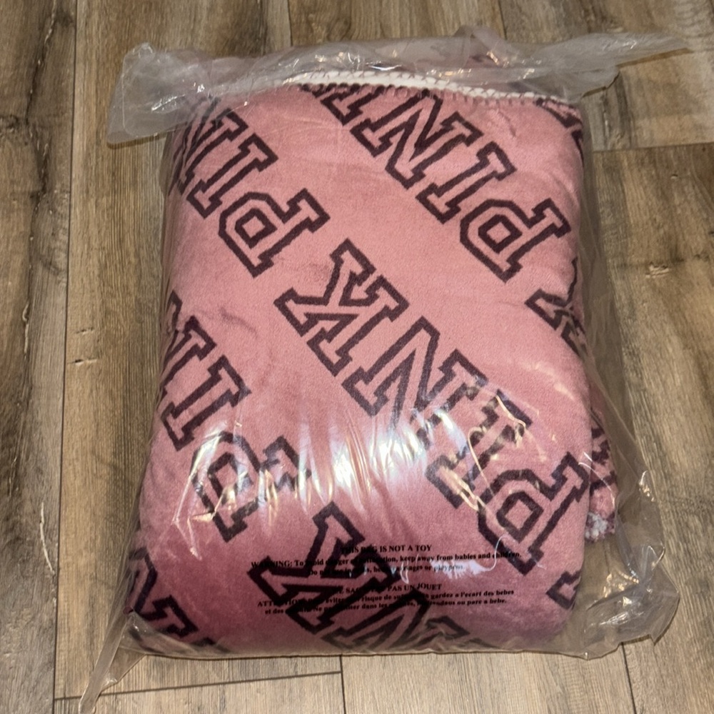 PINK Victoria’s Secret Cozy Throw Blanket - Picture 4 of 4